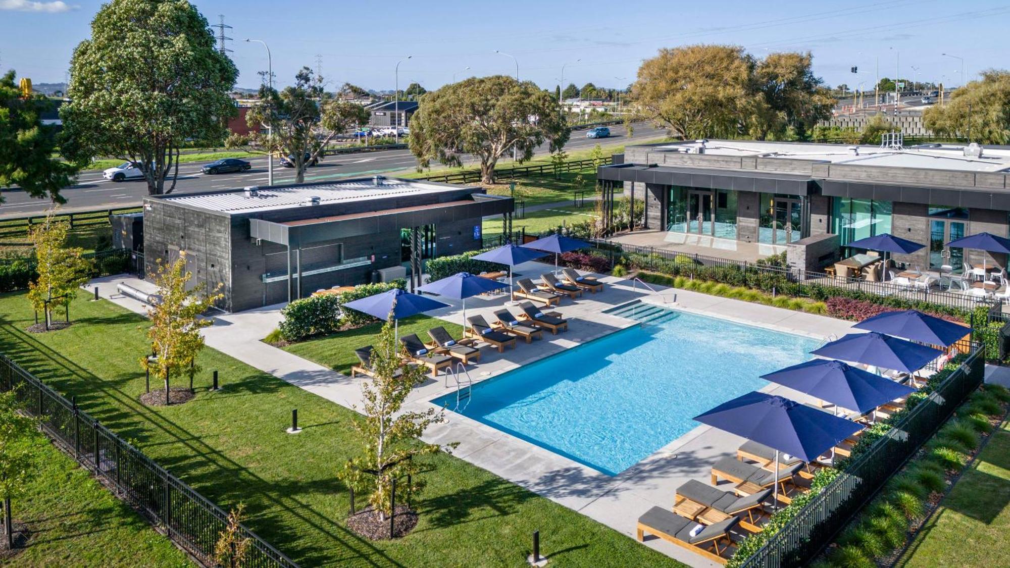 Doubletree By Hilton Auckland Karaka Hotel Bagian luar foto